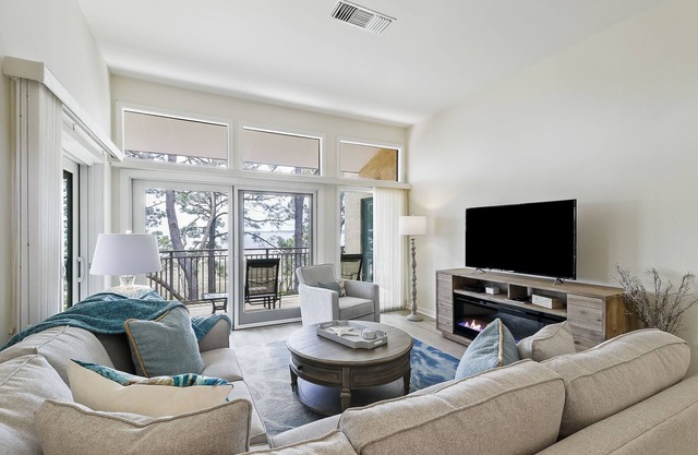 Newly updated villa with pool access & stunning views of the Calibogue Sound!