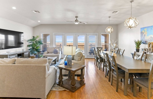 Newly updated- Mermaid Cove, Padre Island -Whitecap Beach - Across the Gulf!
