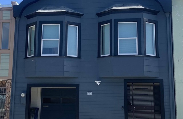 Nice 5-bedroom house with WiFi in Daly City