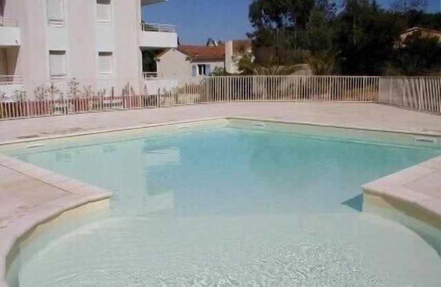 Hermoso apartamento de 2 habitaciones con aire acondicionado y piscina para 4 personas WIFI