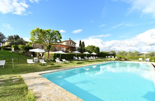 Acogedor apartamento con A/C, WIFI, piscina, TV, mascotas permitida y aparcamiento, cerca de Siena