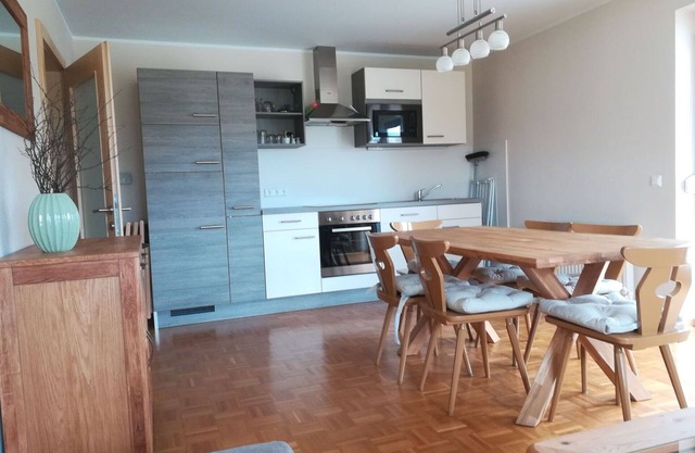 Bonito apartamento para 5 personas con WIFI, TV, balcón y aparcamiento