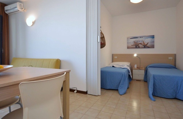 Hermoso apartamento con A/C, piscina, TV, terraza, mascotas permitida y aparcamiento
