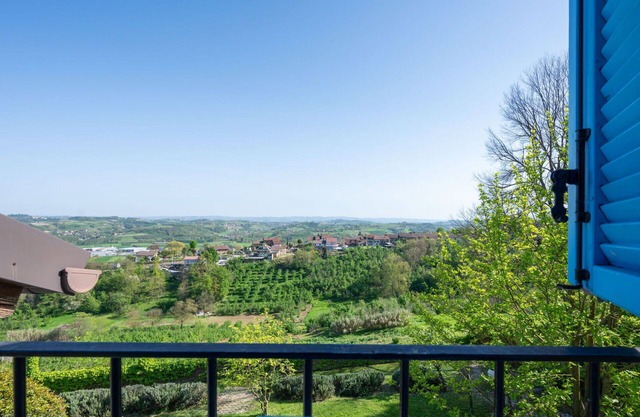 Hermoso apartamento en villa para 5 personas con WIFI, piscina, TV, patio y mascotas permitida