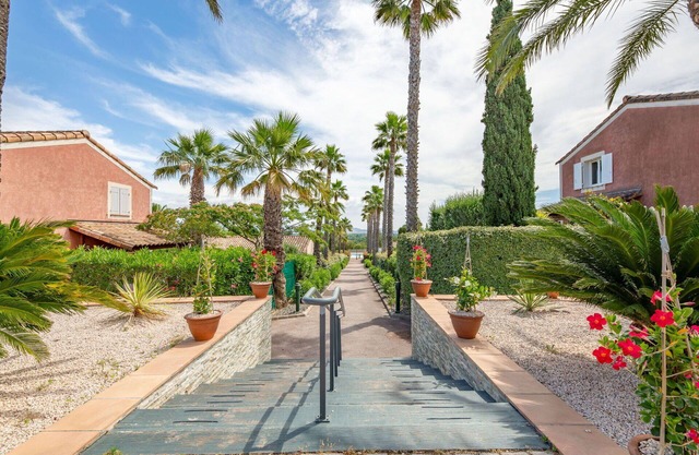 Precioso apartamento para 4 personas con piscina, A/C, WIFI, TV, patio y aparcamiento