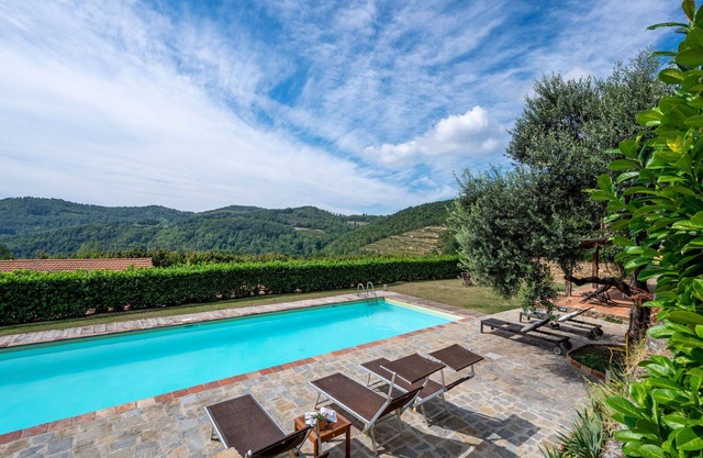 Bonito apartamento para 18 personas con WIFI, piscina, patio, mascotas permitida y aparcamiento