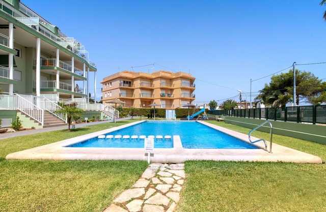 Acogedor apartamento para 4 personas con WIFI, A/C, piscina, TV y terraza