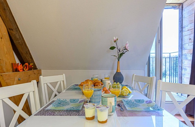 Acogedor apartamento con piscina, WIFI, TV, balcón, vista panorámica y aparcamiento