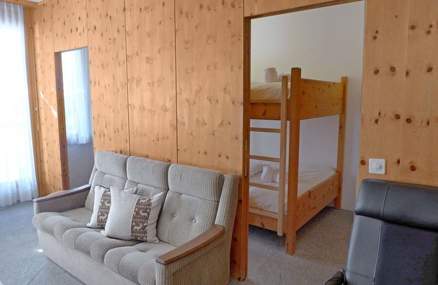 Hermoso apartamento para 4 personas con WIFI, TV, balcón, mascotas permitida y aparcamiento