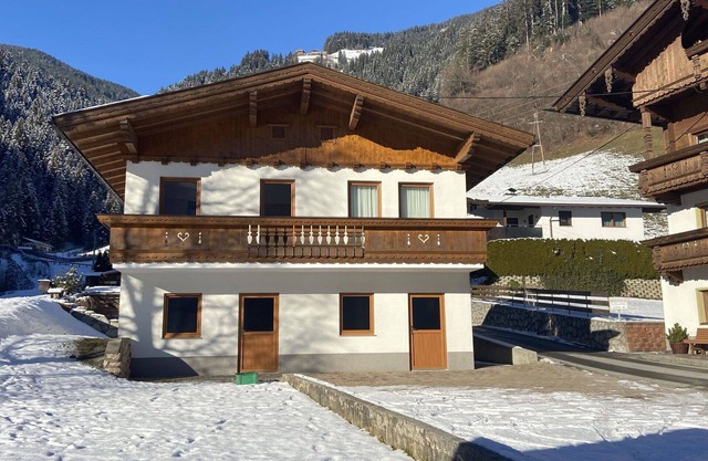 Bonito apartamento para 5 personas con WIFI, TV, balcón y aparcamiento