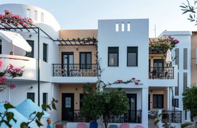 Hermoso apartamento con A/C, bañera de hidromasaje, piscina, WIFI, TV, terraza y aparcamiento