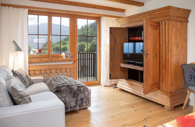 Hermoso apartamento con WIFI, piscina, TV, balcón, vista panorámica y aparcamiento