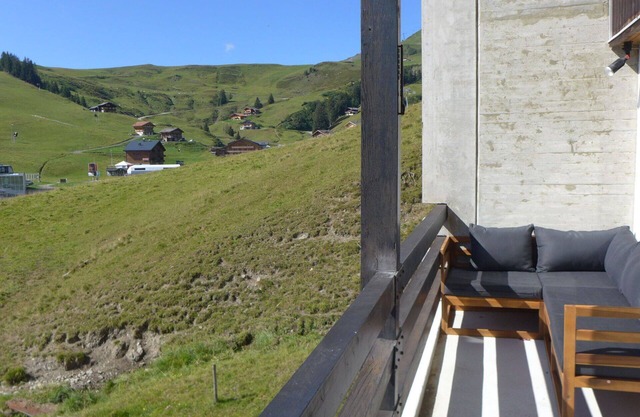 Acogedor apartamento para 10 personas con WIFI, TV, balcón, vista panorámica y aparcamiento
