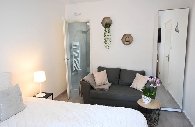 Nice apartment* free places in the neighborhood