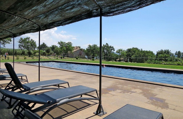 Precioso apartamento en villa con piscina, TV, terraza, mascotas permitida y aparcamiento