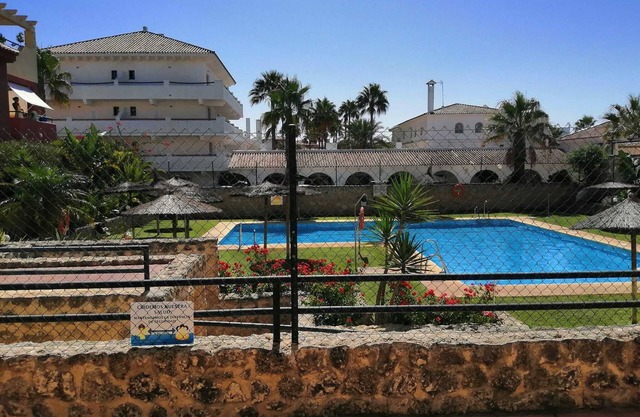 APARTAMENTO PRIMERA LÍNEA DE PLAYA, JUNTO AL PINAR DE LA ALMADRABA