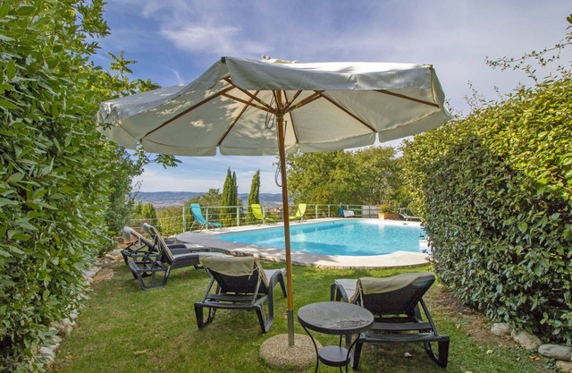 Apartamento en villa con bañera de hidromasaje, piscina privada, WIFI, TV, patio, vista panorámica