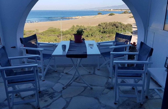 Bonito apartamento, pequeña casa adosada en la playa (Liz. No. 00000473361)