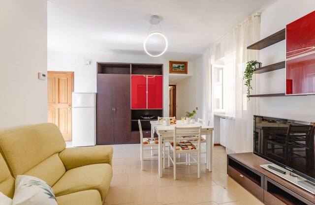 Hermoso apartamento con WIFI, A/C, TV, terraza y vista panorámica, cerca de Porto Recanati