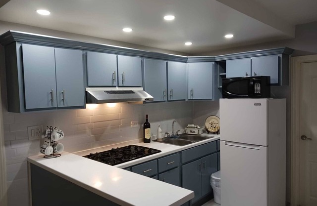 Nice Comfortable Apartment. Disconnect from your worries in this & serene space!