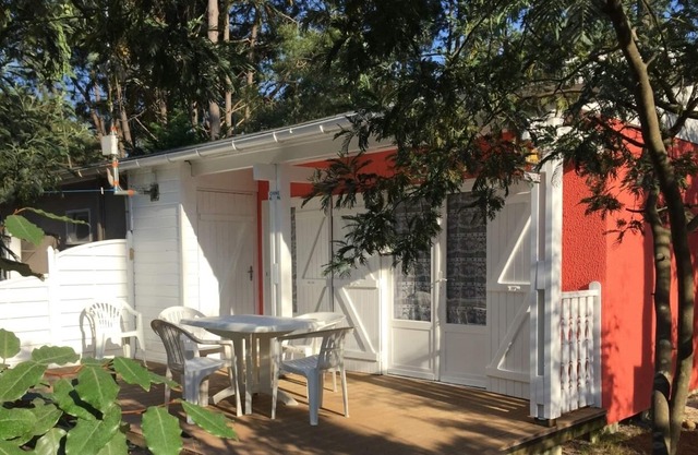 Bonita casa de campo, sitio web naturista cerca del mar y centro comercial