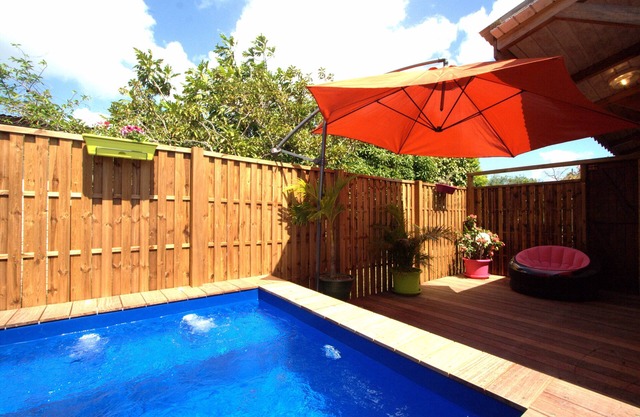 Bonito F2 con terraza y piscina privada.