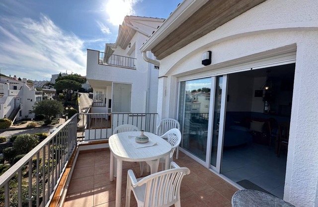 Bonito apartamento vista a la piscina y montaña AV-28