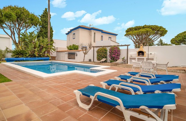 Nice home in Chiclana de la Fronter