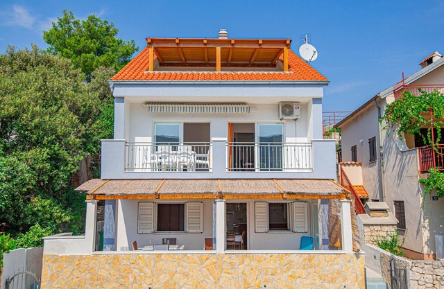 Bonita casa en Grebastica