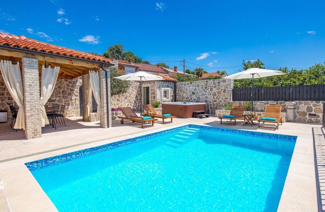 Bonita casa en Grizane con sauna