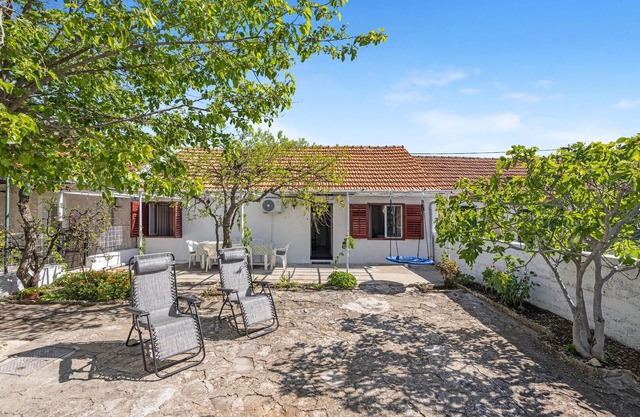 Bonita casa en Konjevrate con cocina.