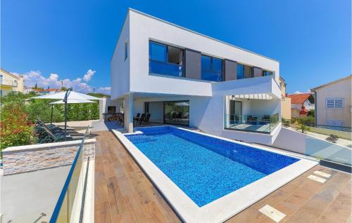 Nice Home In Okrug Gornji With Sauna