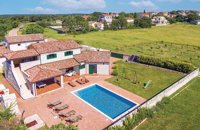 Bonita casa en Valtura con cocina.