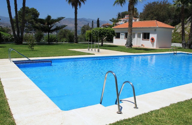 Los Pinos Mar y Montaña (piscina y aparcamiento comunitario)