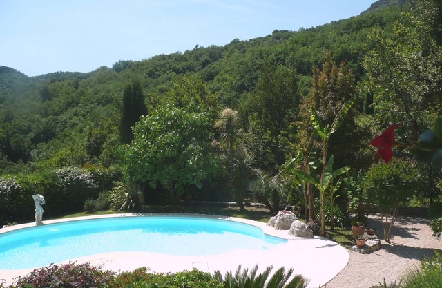 Bonita villa provenzal con piscina, tranquila