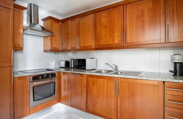 Nice South Bank 2BR w/ View of London Eye, nr Attractions, by Blueground
