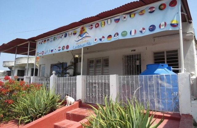 Hostal Tranquilo a 17 min a pie de Playa, terraza, cocina compartida.