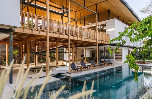 Nimbu East Villa - Modern Design Oasis , Pools , Short Walk to Langosta Beach
