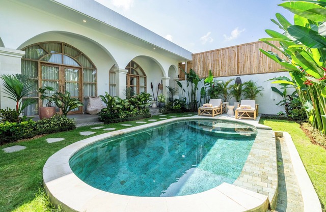 Nirvana, Charming 3-Bedroom Villa with Cozy Vibes – Canggu