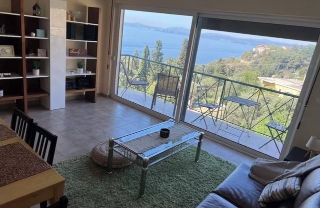 Charming 2-bedroom apartment with WiFi and AC in tranquil Nisaki.