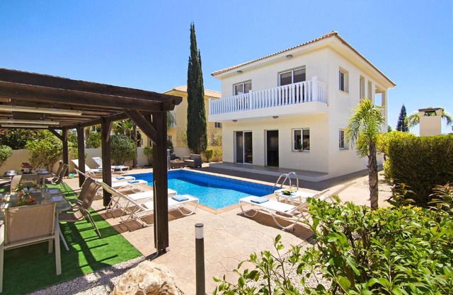 Nissi Adamite Villa