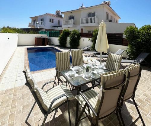 Nissi Beach Golden Villas
