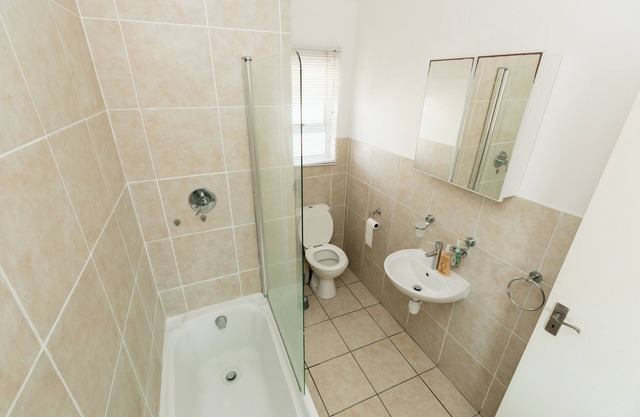 Muizi Hideaway—Your Cozy Beach Escape in Muizenberg