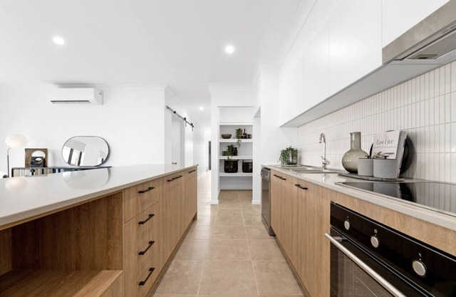 'Noble Casa' - Sleeps 8 - Brand New Estate