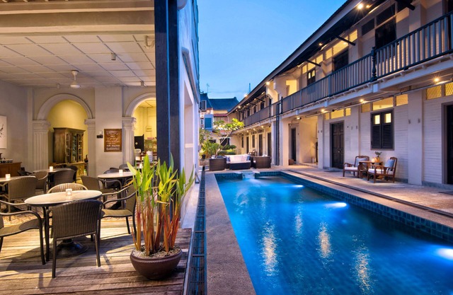 Noordin Mews
