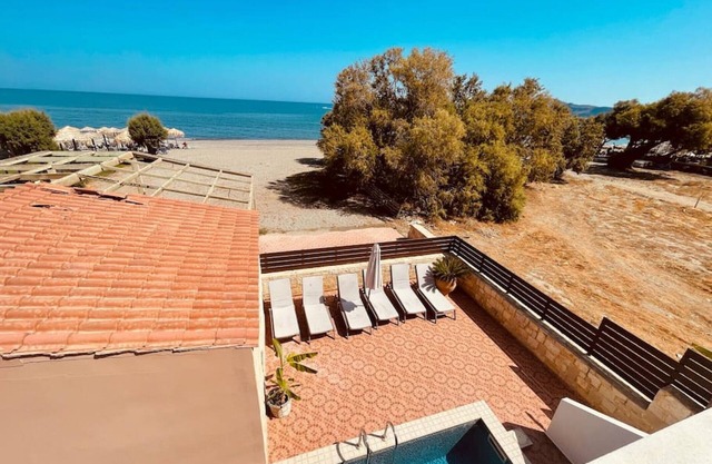 Nord Star Villa - 5meters to beach. Sleeps 7.