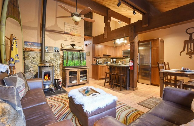 North Lake Tahoe Alpine Retreat – Amazing Location Close to Lake & Skiing!