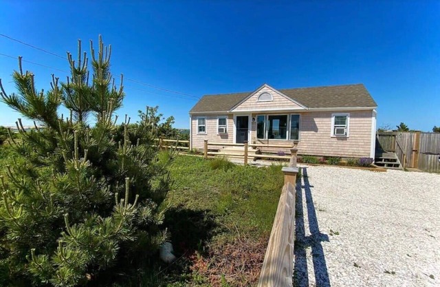 North Truro Pet-friendly home, near Secluded Beach