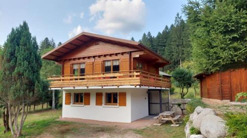 Nouveau le Ské chalet, terrain clôturé, garage, animaux acceptés, proche lac