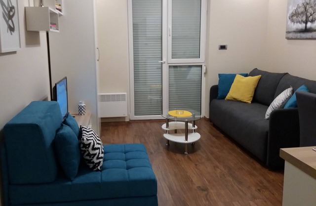 Nov, potpuno opremljen moderan apartman u centru Zlatibora. Nuevo, completamente moderno
